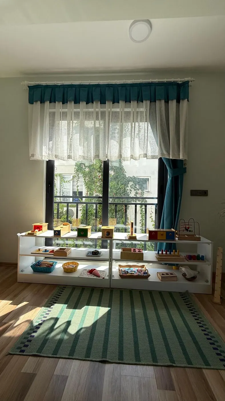 Montessori materyallerinin bulunduğu sınıf alanı